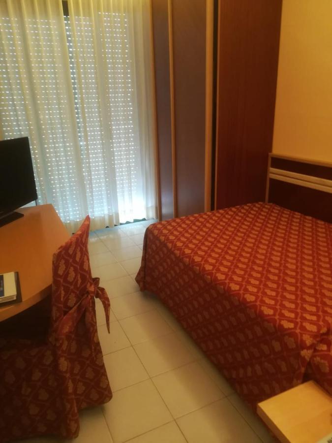 Hotel Europa Beach Village Джулианова Экстерьер фото