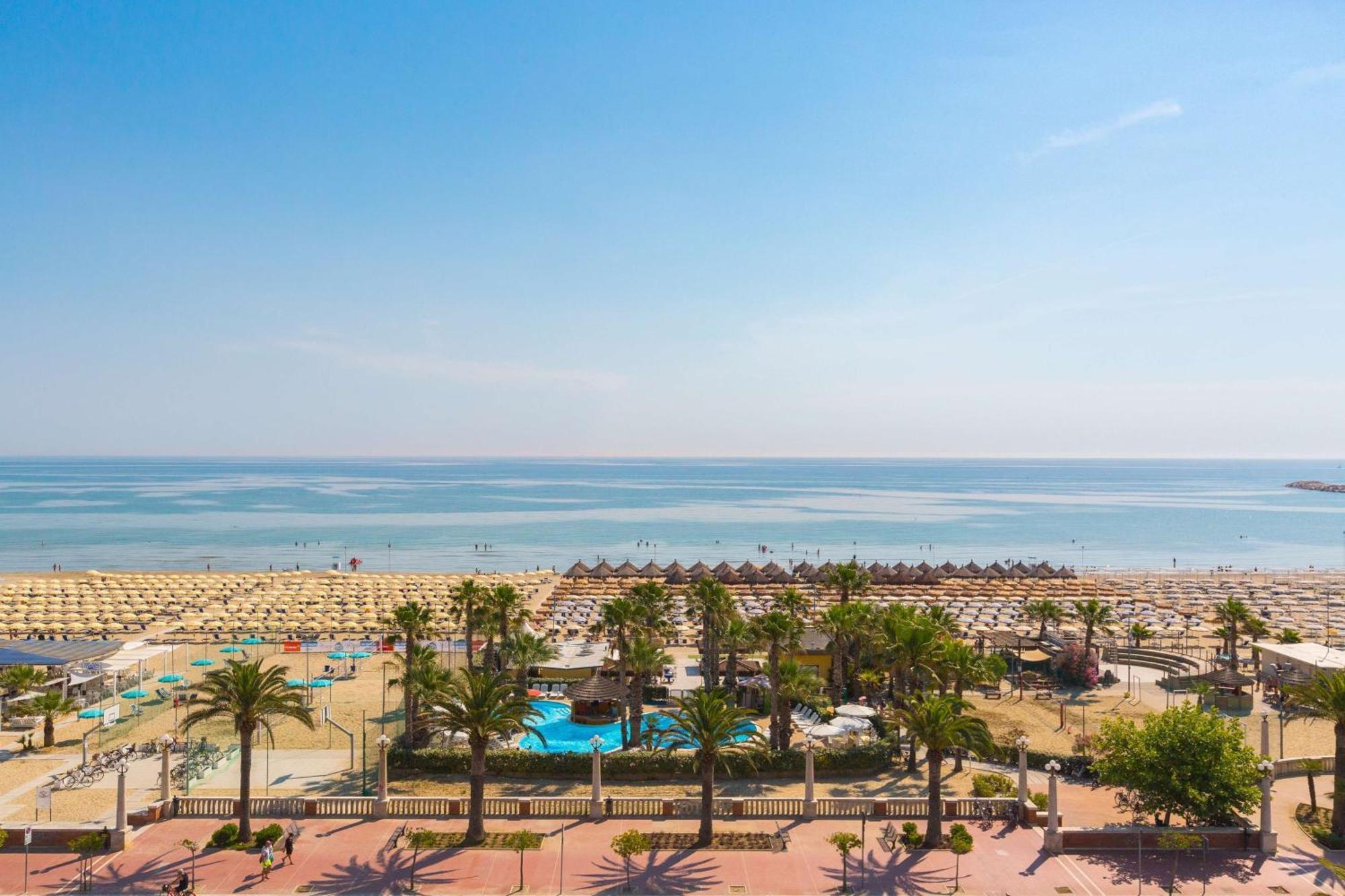 Hotel Europa Beach Village Джулианова Экстерьер фото