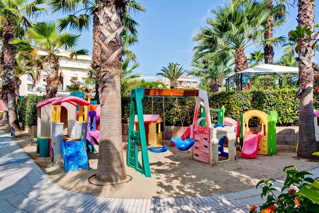 Hotel Europa Beach Village Джулианова Экстерьер фото