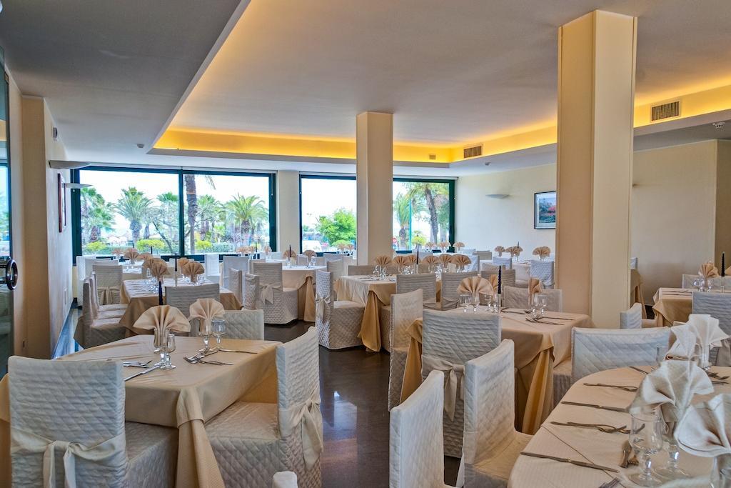 Hotel Europa Beach Village Джулианова Экстерьер фото