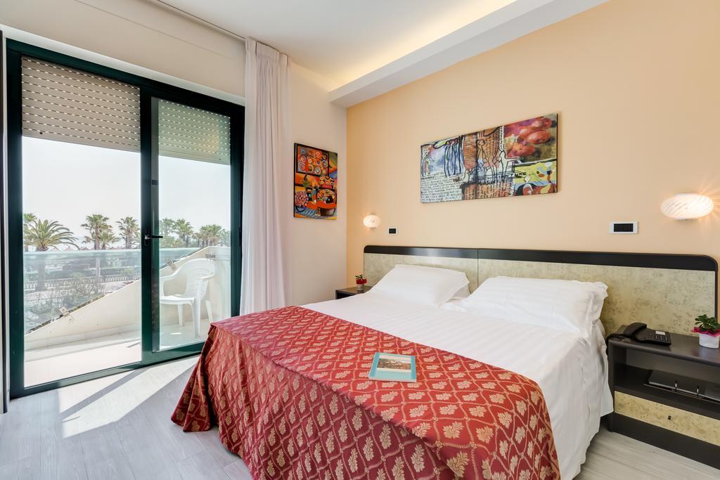 Hotel Europa Beach Village Джулианова Номер фото