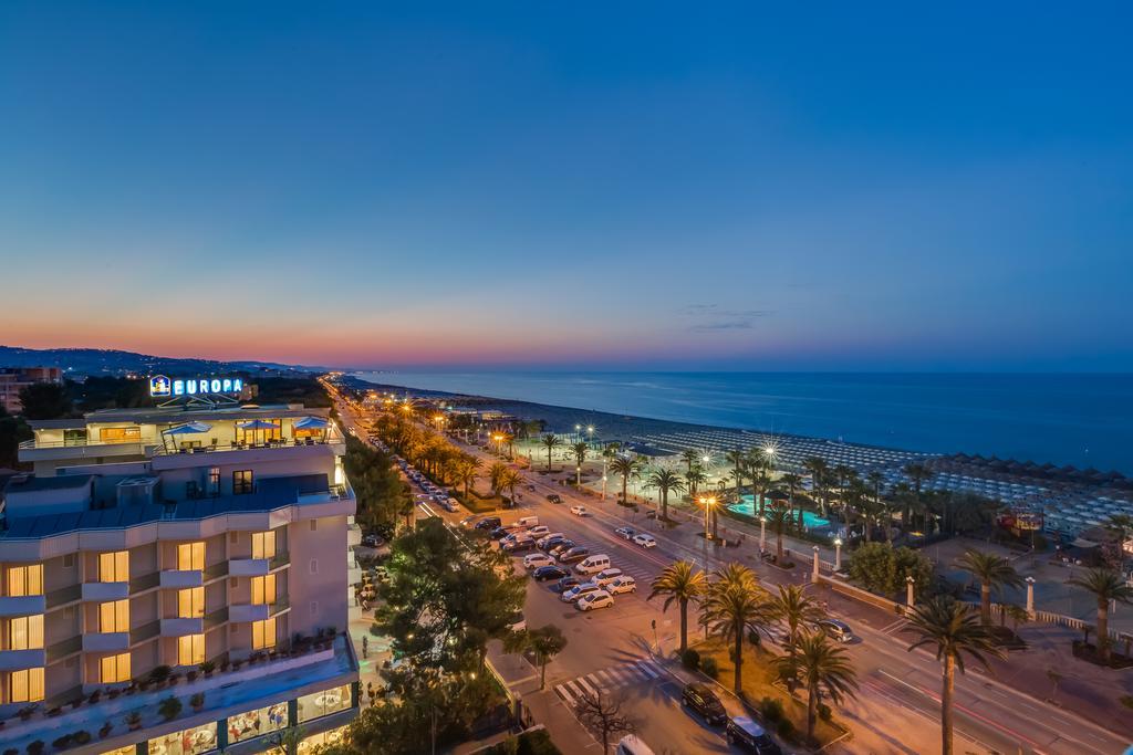 Hotel Europa Beach Village Джулианова Экстерьер фото
