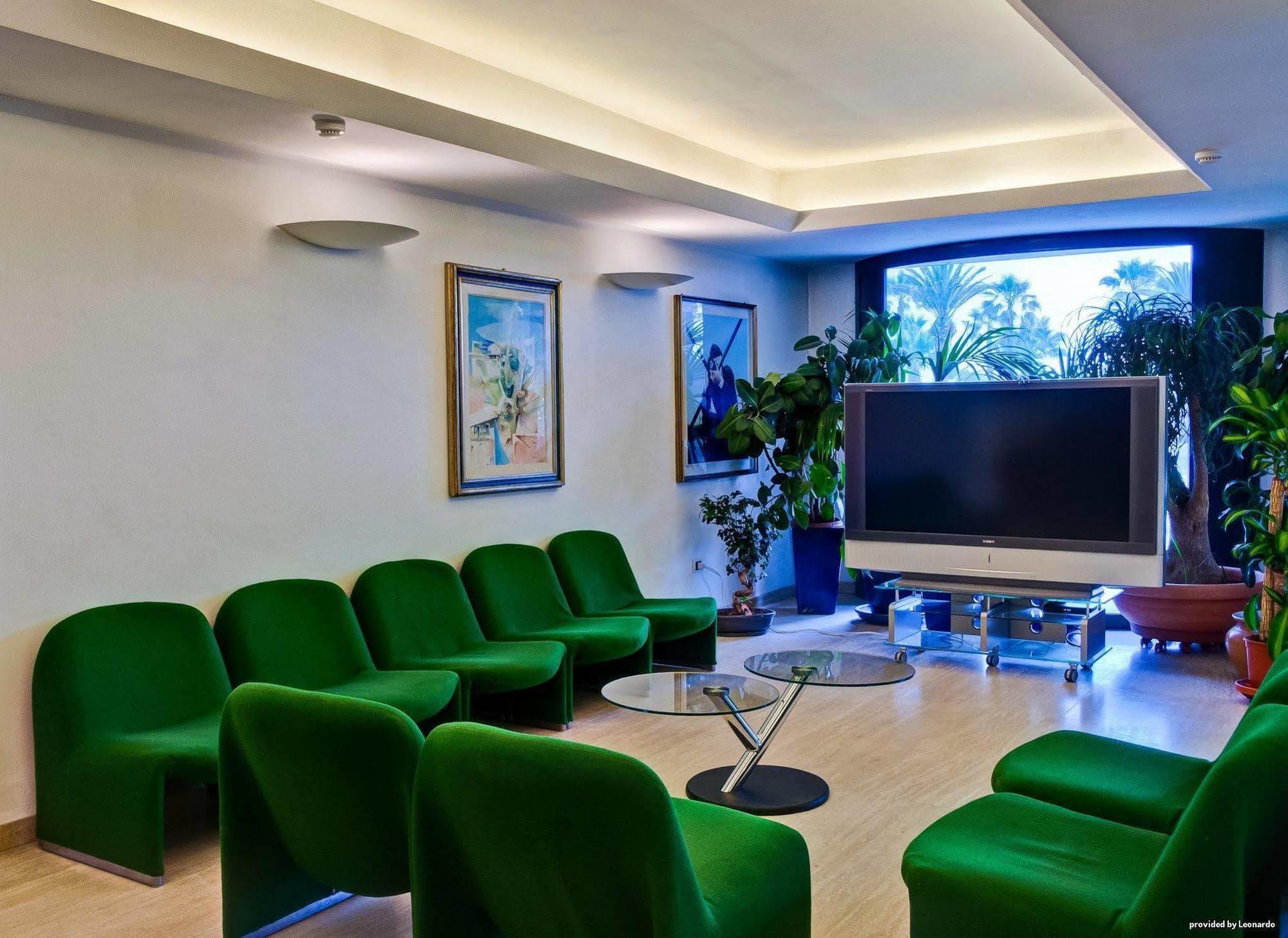 Hotel Europa Beach Village Джулианова Экстерьер фото