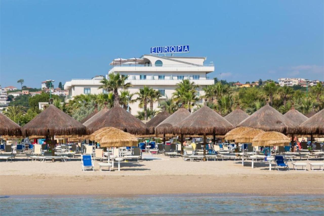 Hotel Europa Beach Village Джулианова Экстерьер фото
